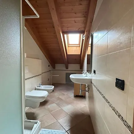 Casa Nella Semesterbostad Pianello Del Lario