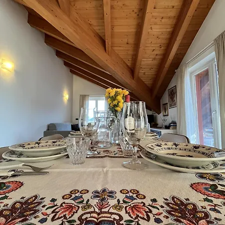 Casa Nella, Vista * Pianello Del Lario